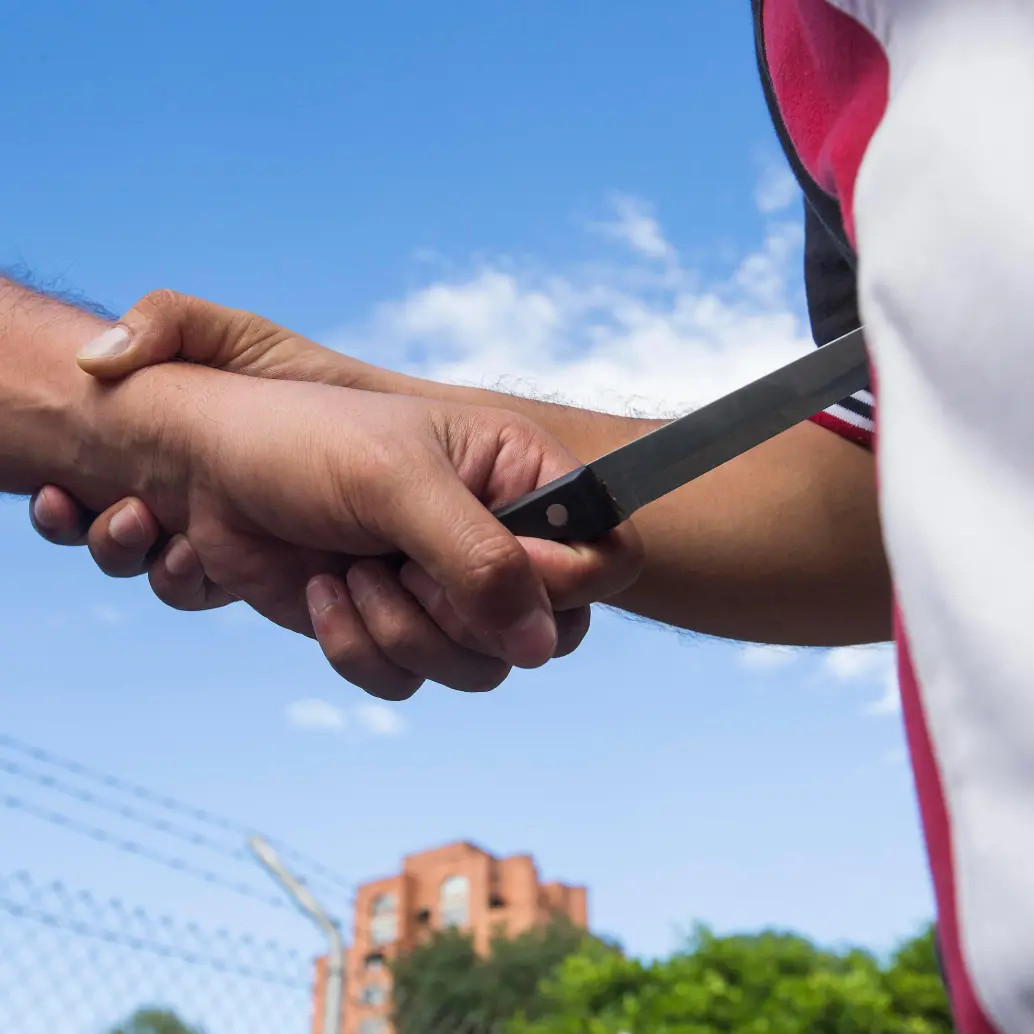 El altercado entre estudiantes se registró en las afueras de una institución educativa del barrio El Pinar, de Bello. Las autoridades aprehendieron a un menor. Imagen de referencia. FOTO: Archivo EL COLOMBIANO