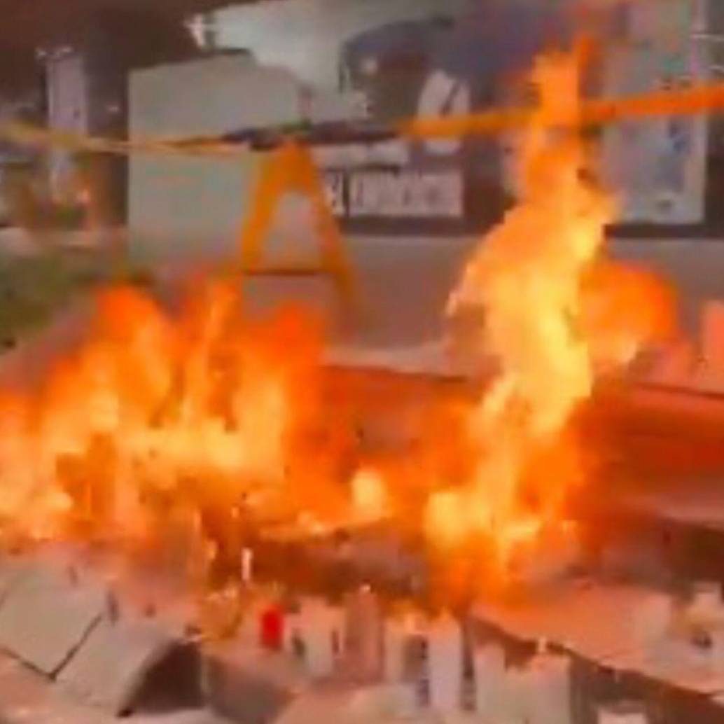 Un altar en honor a Miguel Uribe sufrió un incendio en horas de la mañana de este jueves. FOTO: Tomada de redes sociales