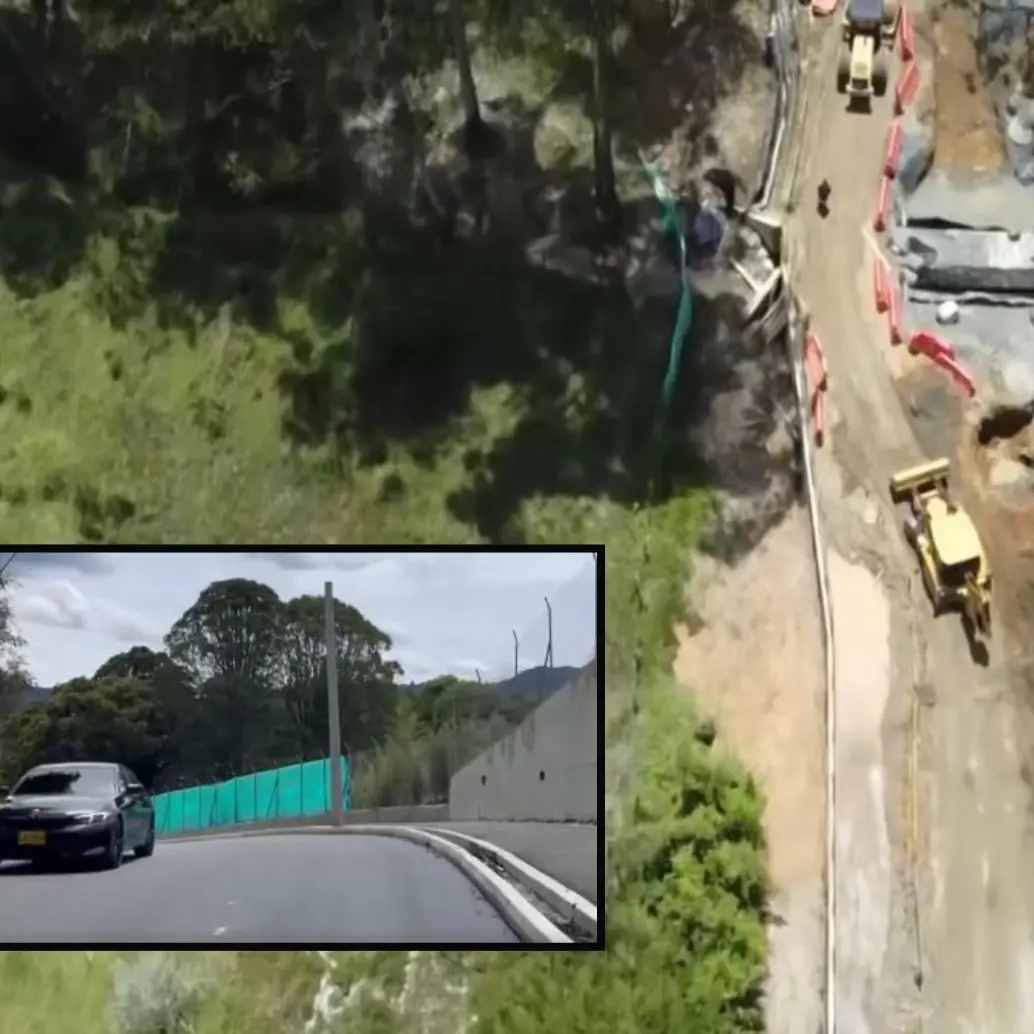 Adelante, uno de los tramos culminados. Atrás frente de obras de la vía en El Retiro. FOTO: imagen tomada de redes.