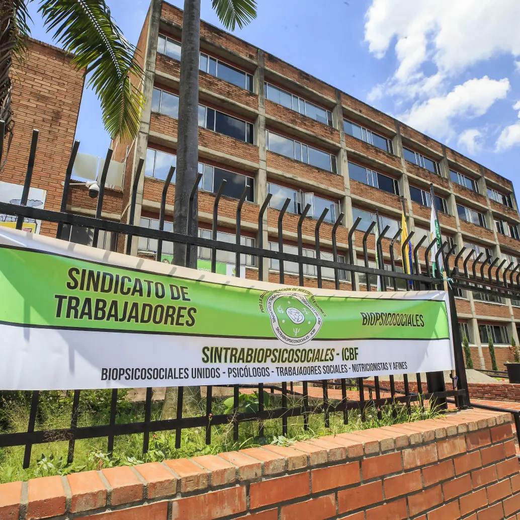 Desde el pasado 11 de agosto, más de 350 funcionarios de la regional Antioquia del ICBF salieron a paro denunciando una crisis en la entidad. FOTO: Camilo Suárez Echeverry