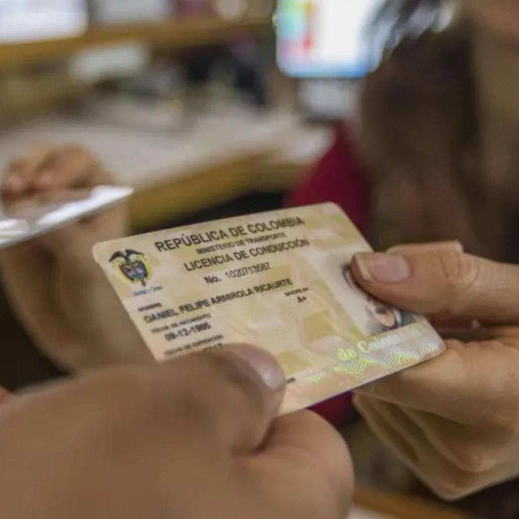 El Ministerio de Transporte estableció que ciertos tratamientos médicos pueden impedir que un conductor en Colombia obtenga o renueve su licencia de conducción, según la resolución 0217 de 2014. FOTO: Archivo El Colombiano / Robinson Vargas