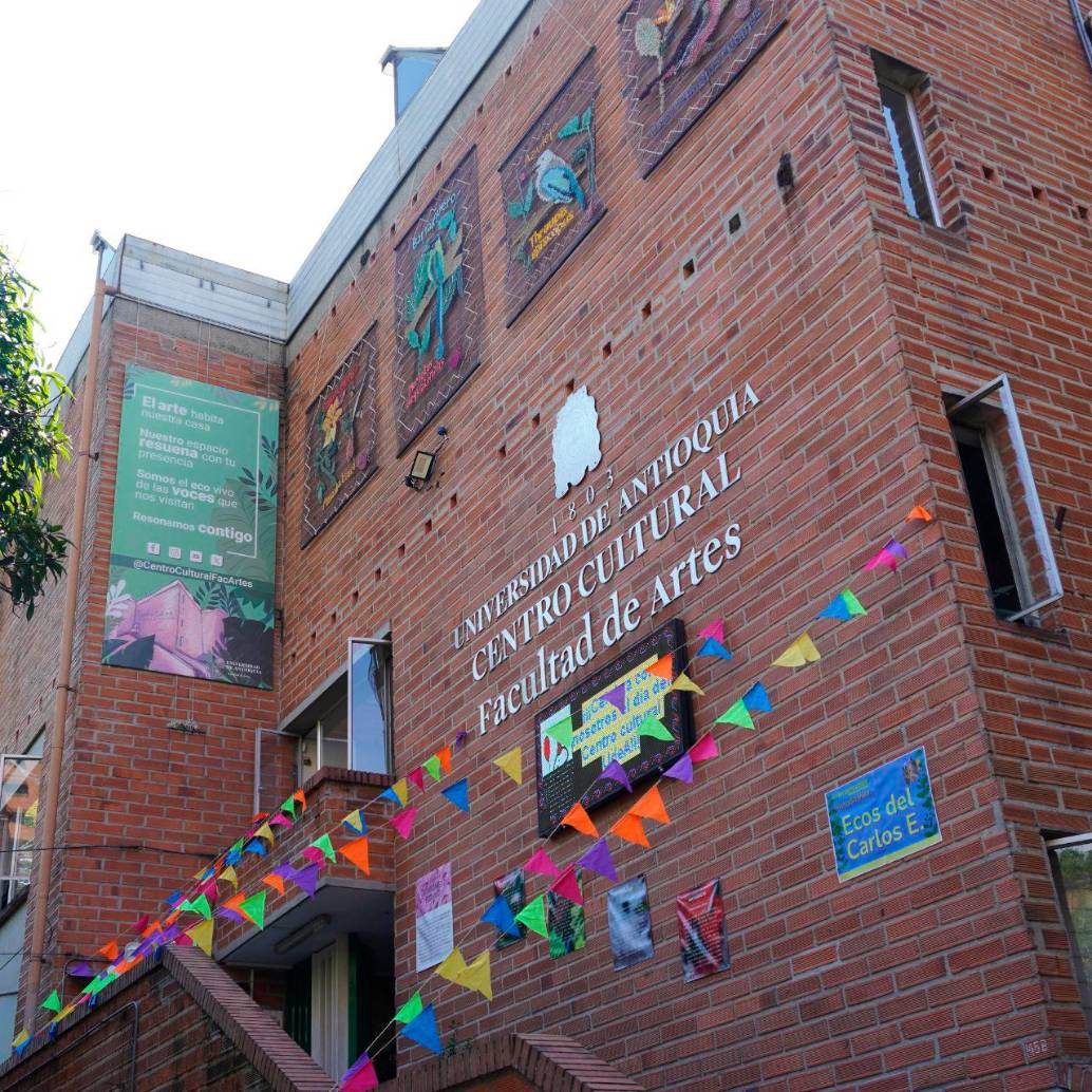 Ubicado en el corredor de Carlos E., el Centro Cultural de la Facultad de Artes de la UdeA celebra quince años de gestiones culturales en la ciudad. Foto: Cortesía.