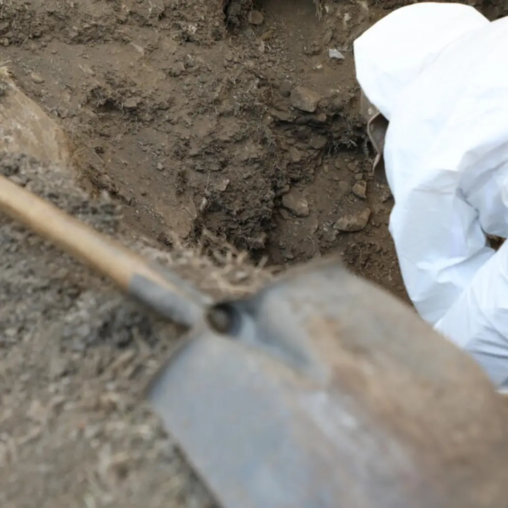 Exhumaciones de cuerpos en el cementerio Las Mercedes de Dabeiba, lideradas por la Jurisdicción Especial para la Paz, quienes pidieron robustecer a Medicina Legal para mejorar el servicio. FOTO: JEP