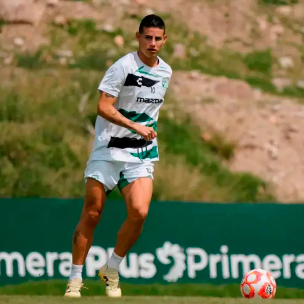 El volante colombiano James Rodríguez ha sido el capitán del equipo mexicano desde su llegada, en enero de este año. FOTO: TOMADA DEL X DE LEÓN DE MÉXICO