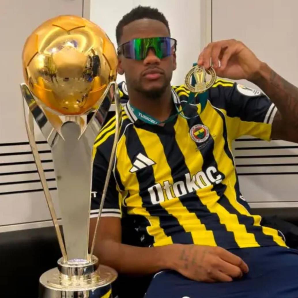 Jhon Jáder Durán consiguió el primer título de su carrera: campeón con Fenerbahce en Turquía. FOTO: Tomada de redes sociales @jaderduran9