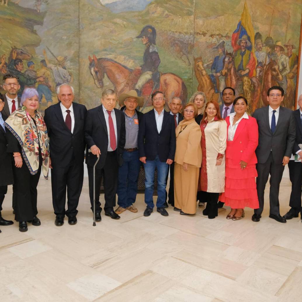 Reunión de la Comisión de Relaciones Exteriores. Asistieron los expresidente Juan Manuel Santos, Ernesto Samper y César Gaviria- Foto: Presidencia.