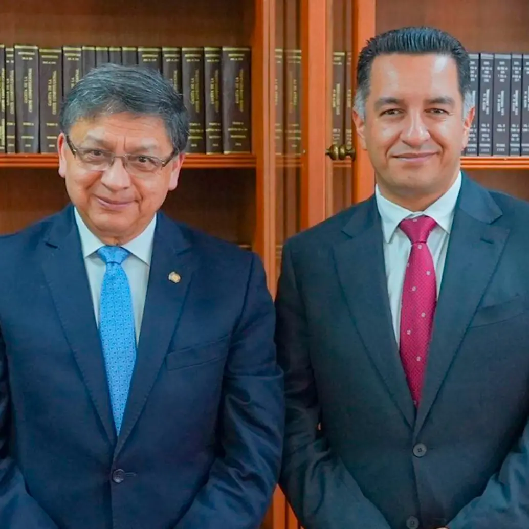 El encuentro se dio tras gestos recientes de Ibáñez (izquierda) en defensa de la independencia judicial frente a los cuestionamientos del Gobierno. FOTO: CORTE CONSTITUCIONAL 