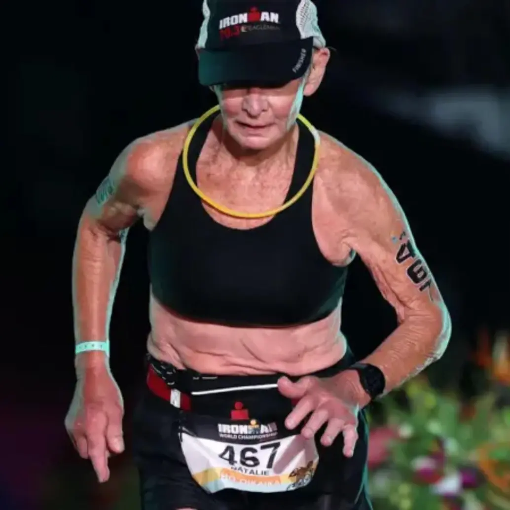 Natalie Grabow llegando a la meta del exigente Campeonato Mundial IronMan en Hawái. FOTO: Getty