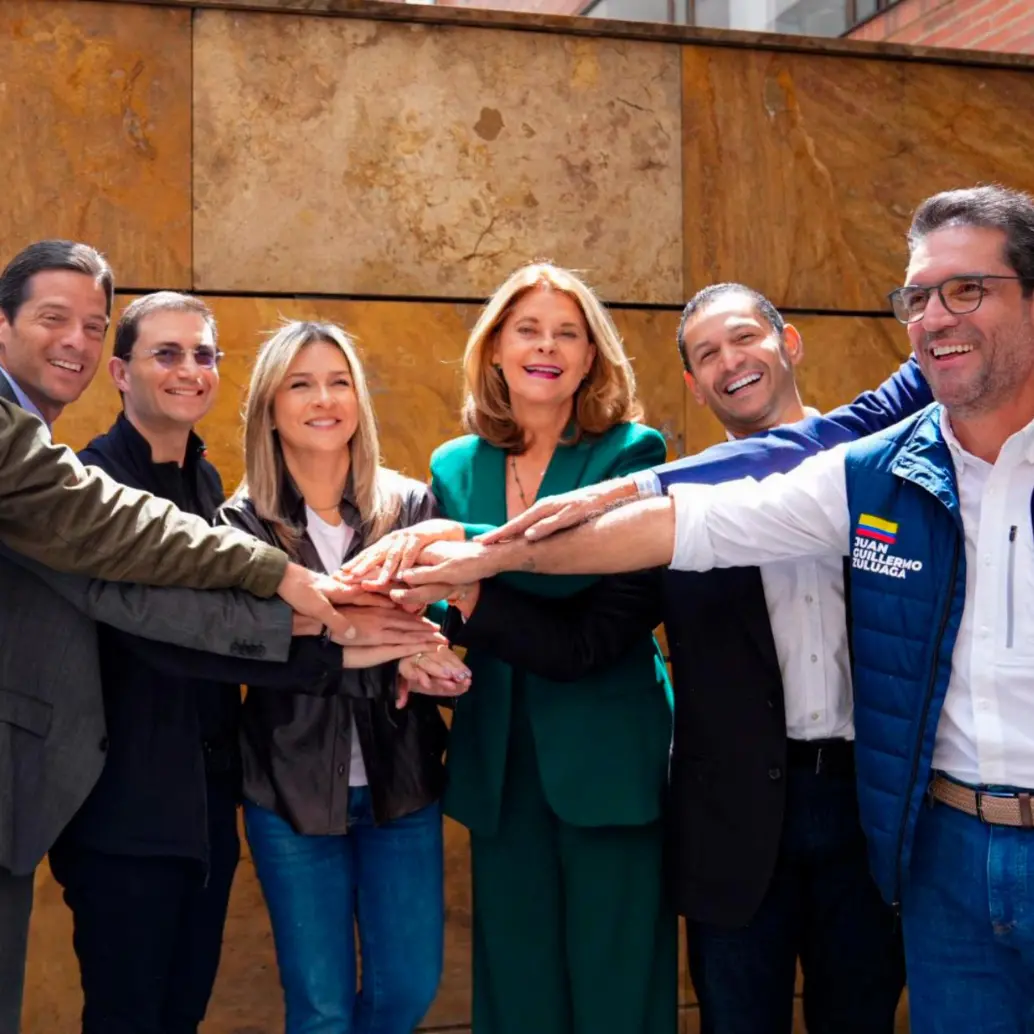 Mientras algunos en el naciente bloque abogan por la unidad antipetrista, otros mantienen disputas por el mecanismo para elegir candidato único. FOTO: X @VickyDavilaH
