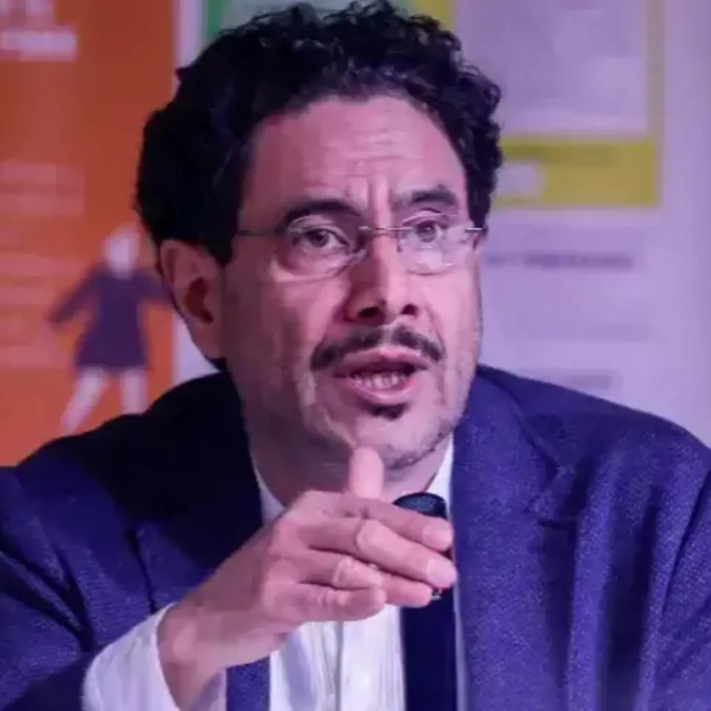 El “Encuentro de Espiritualidades con Iván” se llevó a cabo en el auditorio del Colegio Americano de Bogotá y generó polémica y molestia en los padres de familia. FOTO: Colprensa