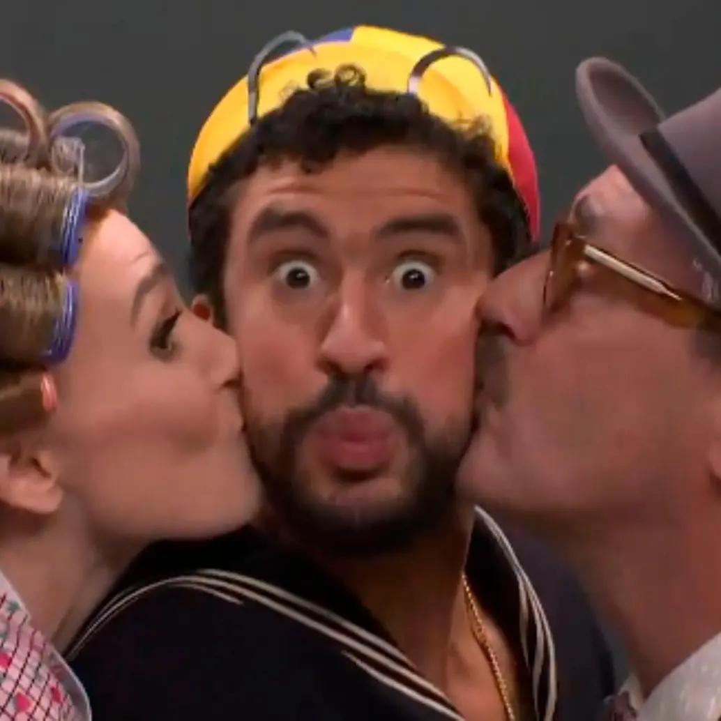 Así lució Bad Bunny interpretando a Quico en el <i>sketch </i>del Chavo del 8 en el más reciente episodio de Saturday <i>Night Live</i>. FOTO: Captura de video @nbcsnl