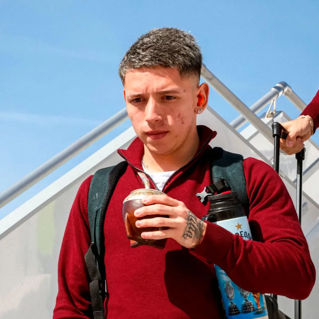 El futbolista argentino Gianluca Pretianni viajó con el plantel del Benfica a Madrid, capital de España, para disputar el partido. Foto: tomada del x de @SLBenfica