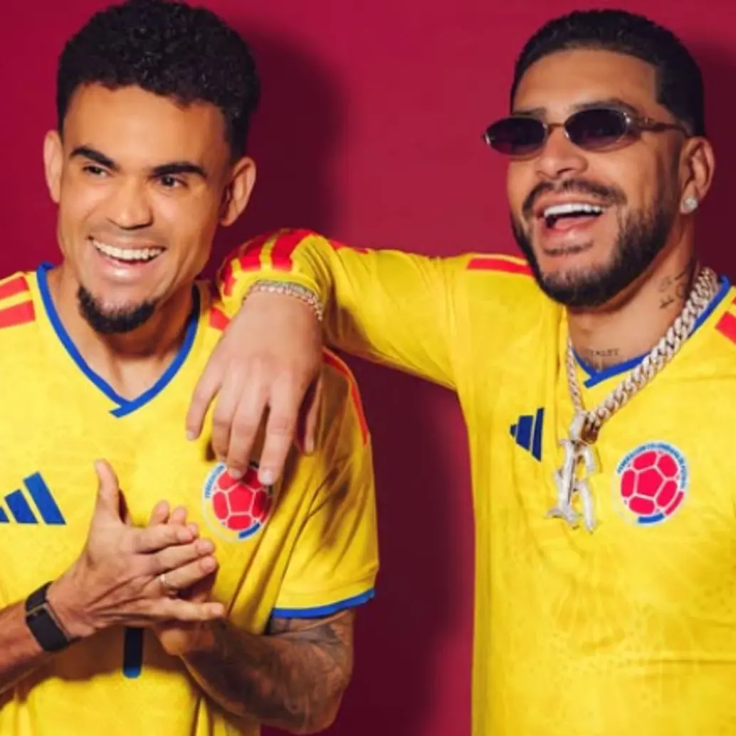 Lucho Díaz y Ryan Castro durante la entrevista con Billboard, en la que hablaron de orgullo, identidad colombiana y el sueño mundialista rumbo a 2026. Foto: Billboard