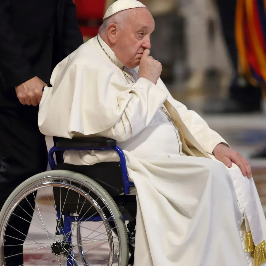 El papa Francisco estuvo más de 30 días en el Hospital Gemelli, ahora deberá guardar dos meses de convalecencia. Foto: AFP