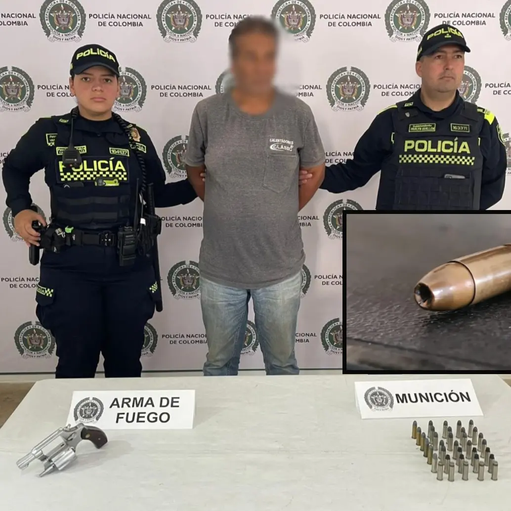 Adelante, una de las balas modificadas para causar mayor letalidad. Atrás, el capturado y los elementos incautados. FOTO: Cortesía.