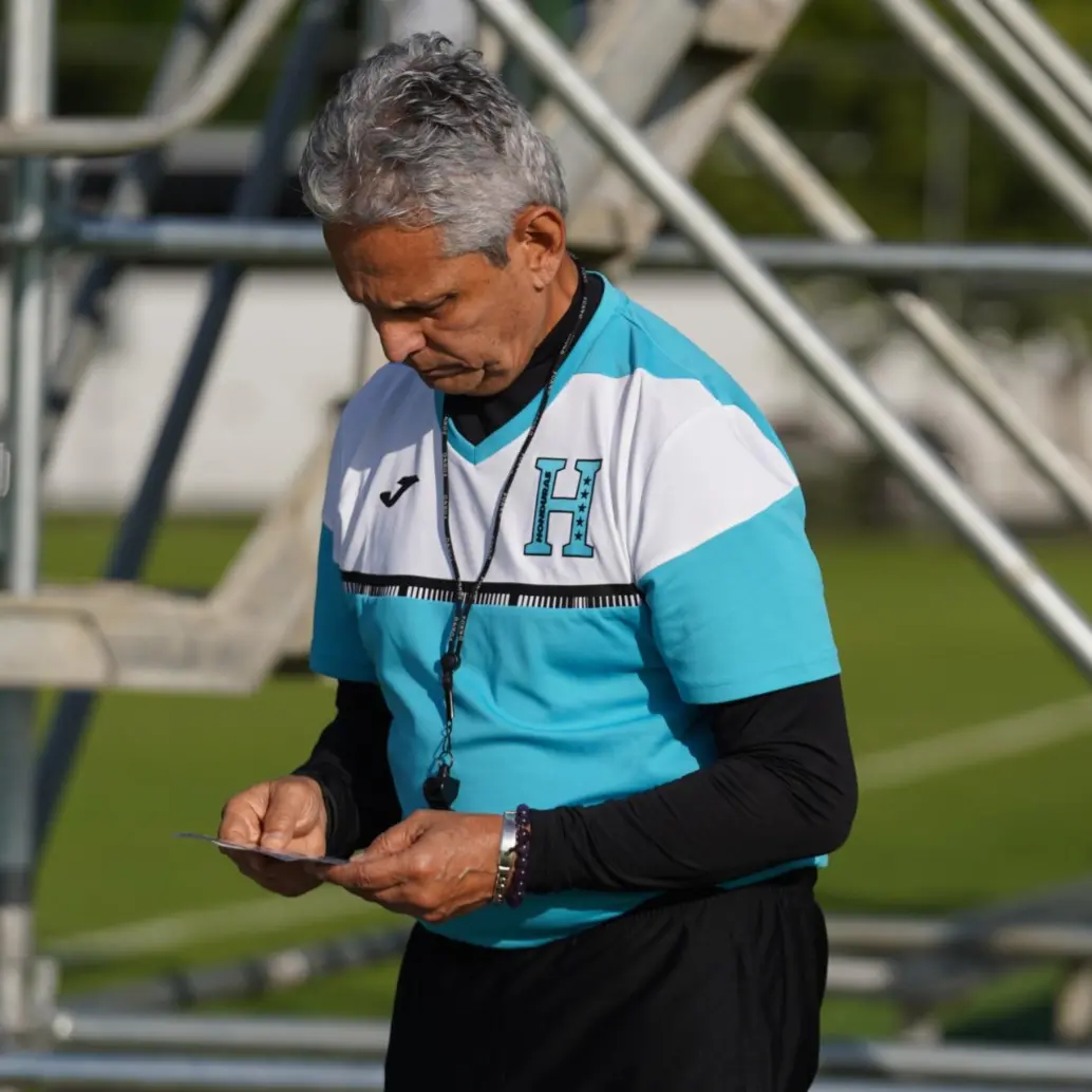Cumpliendo con su segunda etapa en la selección centroamericana, Reinaldo Ruedo fue bastante criticado tras la goleada 6-0 ante Canadá en Copa Oro. FOTO: REDES SOCIALES SELECCIÓN DE HONDURAS