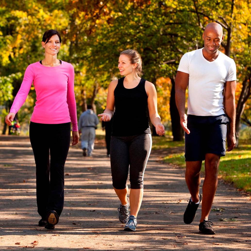 Para que el caminar se convierta en un hábito, se recomienda elegir una hora del día que mejor se acomode a las necesidades, un tiempo fijo y una misma ruta, en pro de acostumbrarse a la actividad. FOTO: Depositphotos