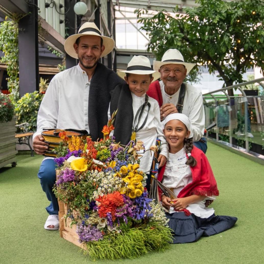 Una familia silletera en uno de los eventos del centro comercial Mayorca. FOTO: Cortesía