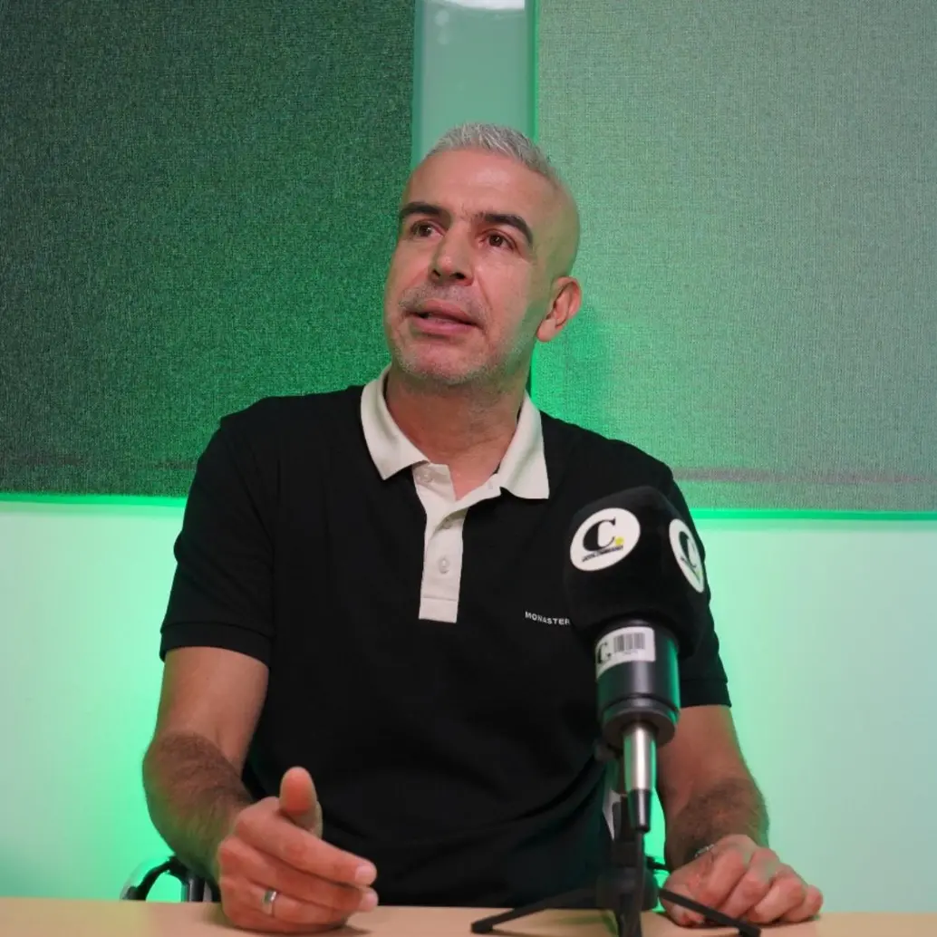 El entrenador antioqueño Andrés Orozco estuvo al frente del Envigado hasta hace poco. Suma 88 partidos dirigiendo en el fútbol profesional. Foto: Alejandro Bermúdez