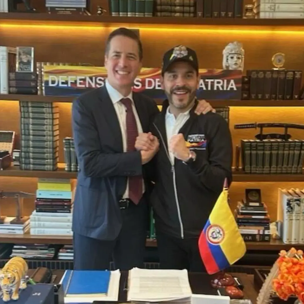 El senador estadounidense Bernie Moreno junto al presidente electo Abelardo de la Espriella. Foto: tomada de redes sociales