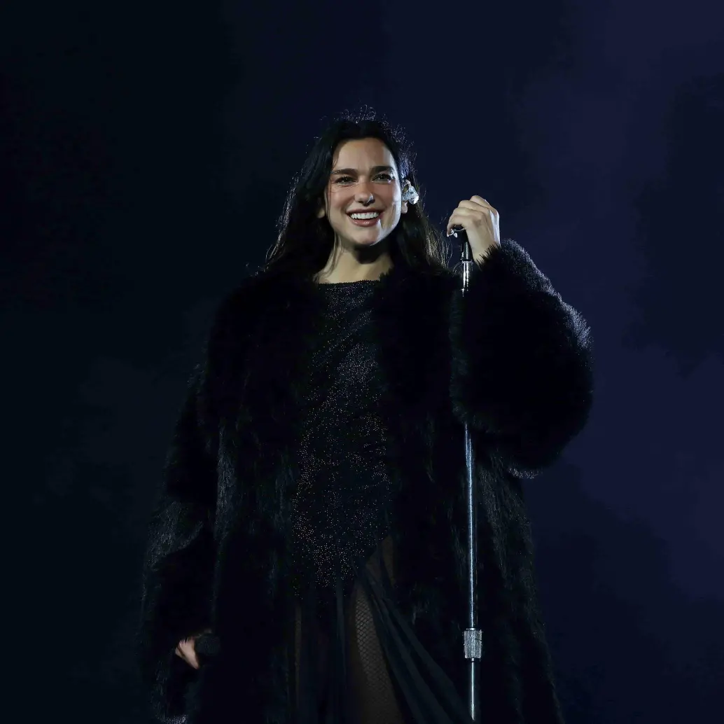 Dua Lipa regresa a Bogotá con su Radical Optimism Tour, uno de los conciertos más esperados del año. FOTO: AFP