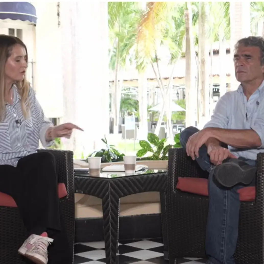 Paloma Valencia y Sergio Fajardo se están tomando un café en Barranquilla. Fotos: Captura video redes Sergio Fajardo