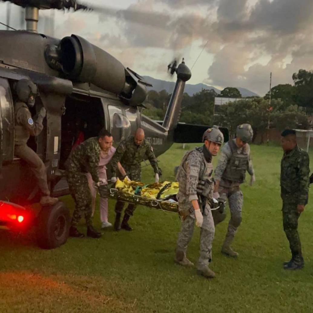 El soldado tras su arribo a la base militar del sector La Mota en Medellín, luego de su rescate. FOTO: Cortesía FAC.