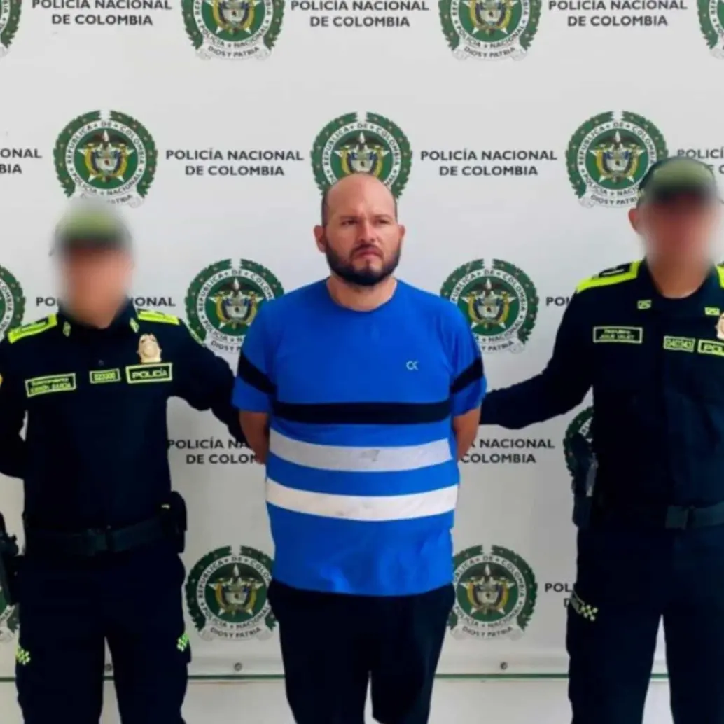 El hombre habría alquilado un vehículo particular que registró para prestar servicios de transporte y cometer actos delictivos. Foto: Cortesía. 