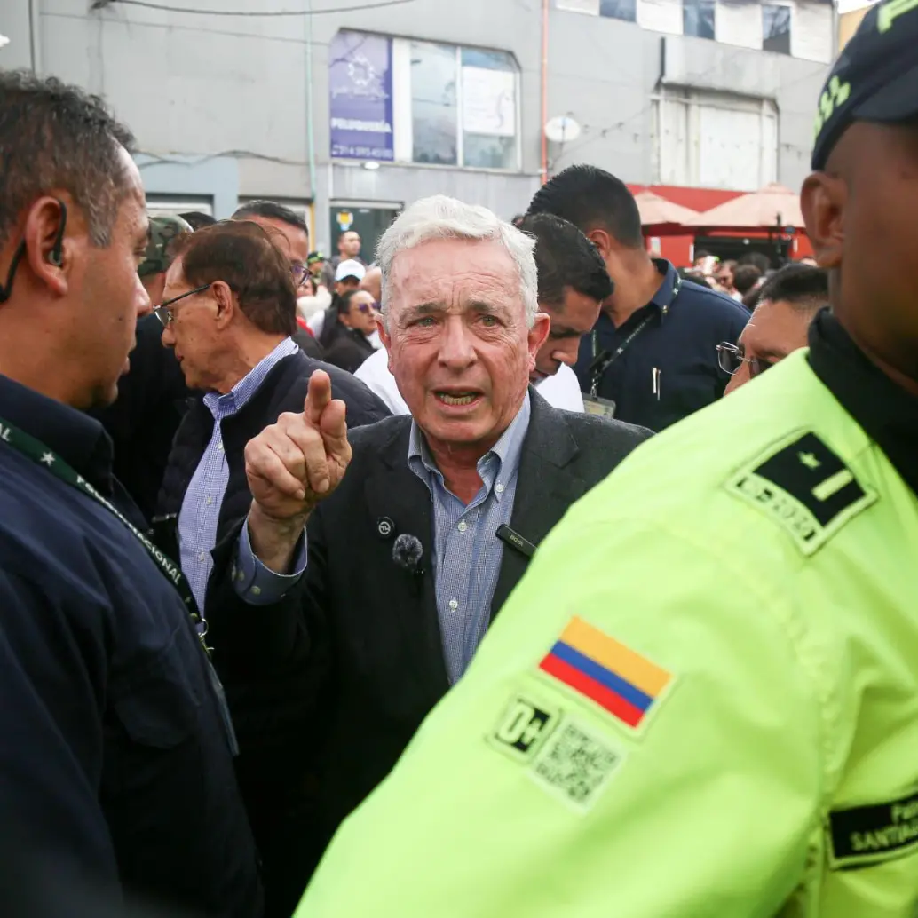 El expresidente Álvaro Uribe Vélez compartía escenario con la precandidata presidencial Paloma Valencia y otros dirigentes del Centro Democrático. Foto: Colprensa (imagen de referencia)