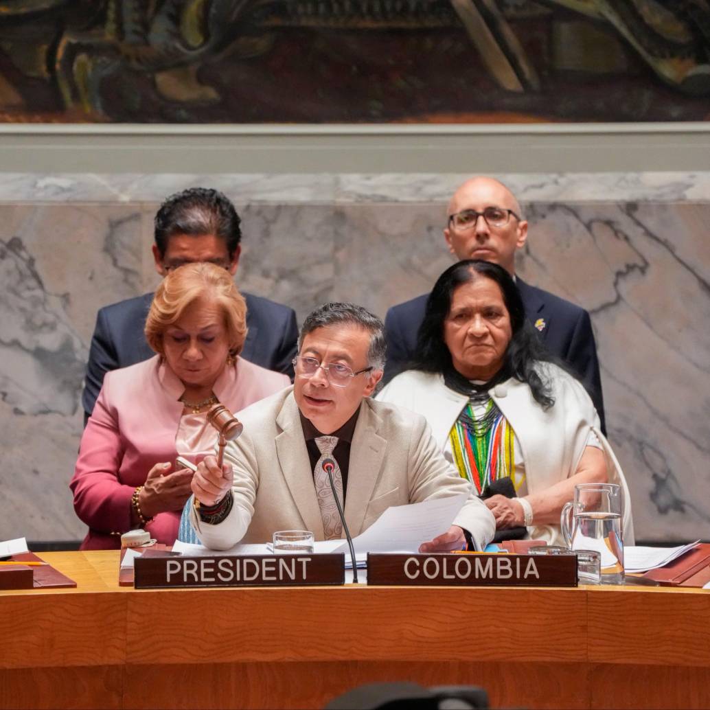 Gustavo Petro liderando la reunión del Consejo de Seguridad, junto a la canciller Rosa Villavicencio y la embajadora ante la ONU, Leonor Zalabata. FOTO: CORTESÍA DE PRESIDENCIA.