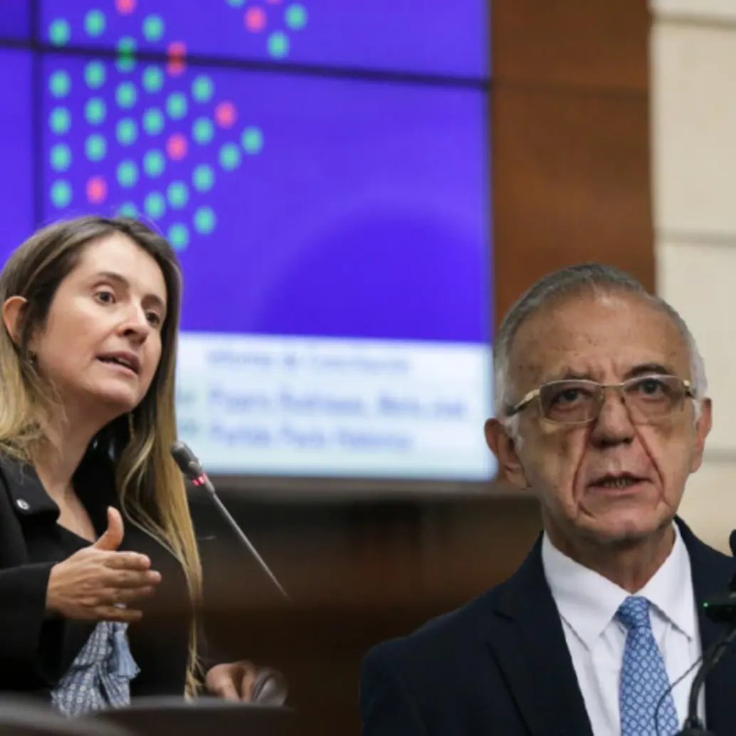 Senadora y candidata Paloma Valencia y el exministro de Defensa Iván Velásquez. Foto: Colprensa