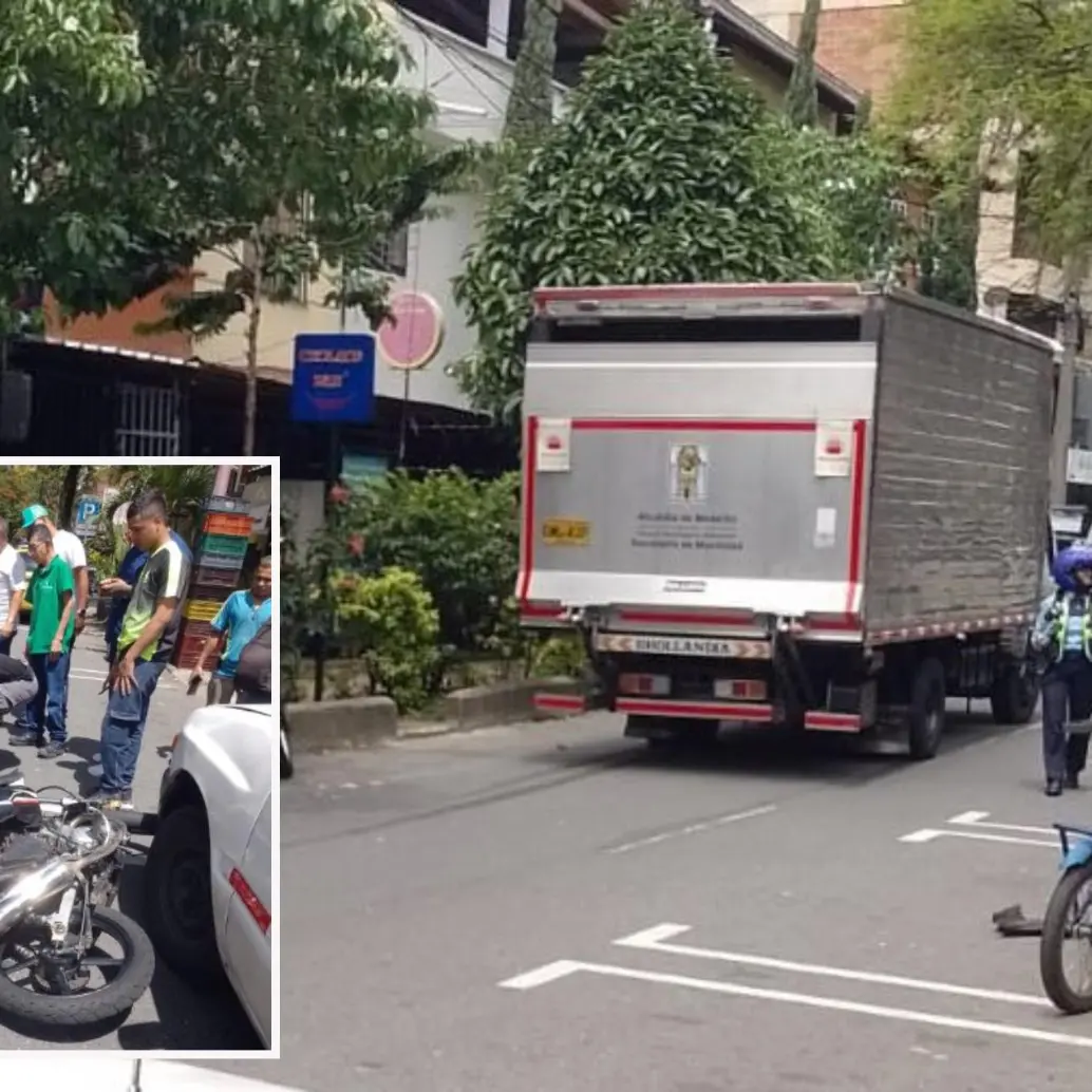 Adelante, el joven accidentado. Atrás el camión del tránsito involucrado. FOTO: Cortesía Denuncias Antioquia