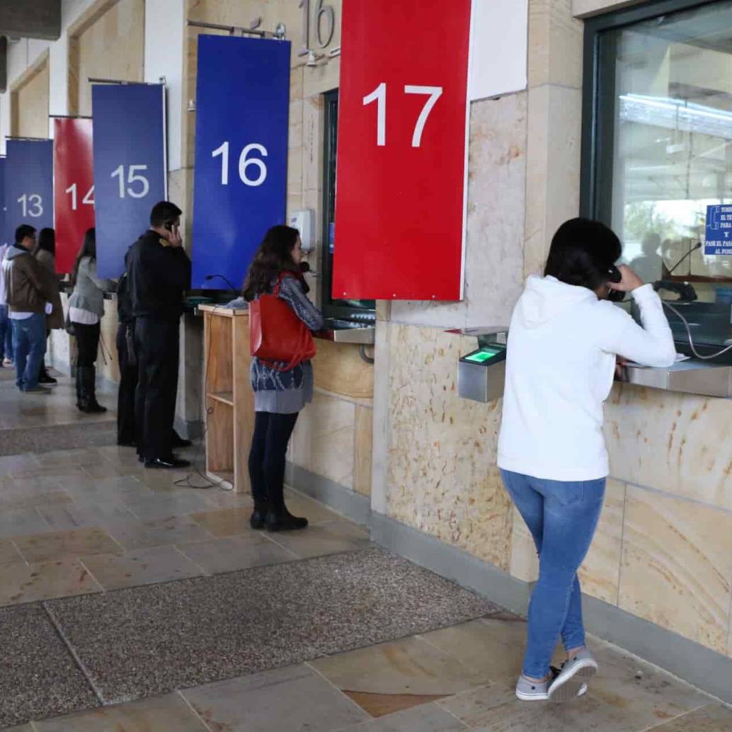 A partir de 2026, el trámite costará US$435 tras la aprobación de una nueva ley fiscal en EE. UU. que impone una tarifa adicional de integridad migratoria. Imagen, archivo EL COLOMBIANO. 
