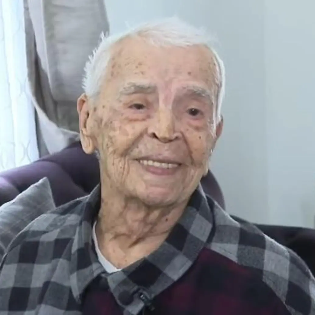 El señor Luis de Jesús Cano Vásquez en su casa en Estados Unidos. FOTO: Captura de imagen del canal de YouTube de Telemundo 47