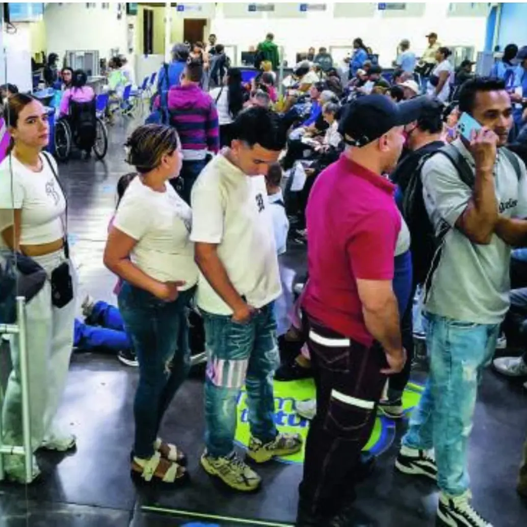 La Supersalud extendió la intervención de la Nueva EPS por un año más, después de que en abril de 2024 tomara posesión de sus bienes y haberes. Foto: Julio Herrera.
