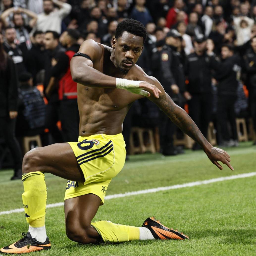 En lo que va de la temporada, Jhon Jáder Durán solo ha jugado siete partidos con la camiseta de Fenerbahçe, en los que ha anotado 2 goles y ha dado una asistencia. FOTO: Tomada de redes sociales @Fenerbahce