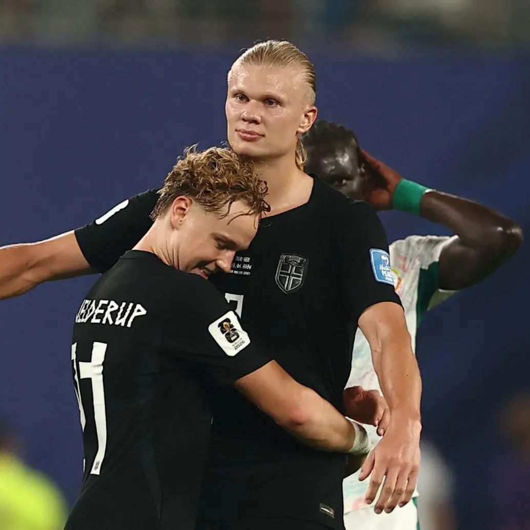 Con un doblete de Erling Haaland, Noruega se aseguró un lugar en los dieciseisavos de final del Mundial. Foto: AFP