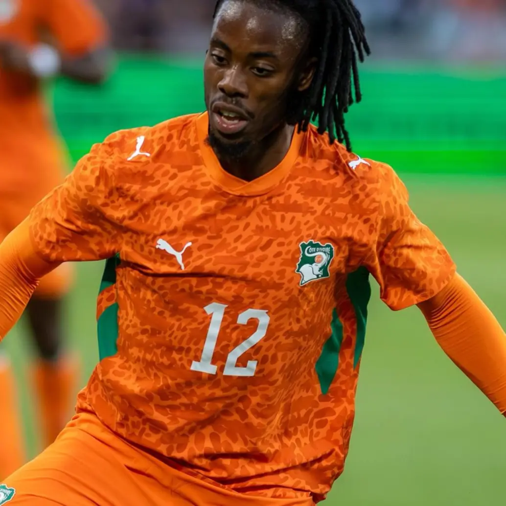 Tras horas de incertidumbre y el temor de sumarse a la lista de estrellas africanas “vetadas” por las autoridades norteamericanas, el delantero del Niza recibió el aval de Canadá para viajar a Toronto. FOTO: Federación Marfileña de Fútbol (FIF) @equipenatciv