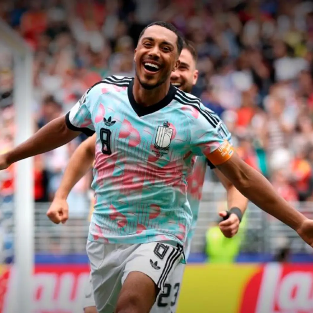 El futbolista belga Youri Tielemans anotó el doblete con el cual Bélgica avanzó a octavos de final. Foto: tomada del x de @FifaWorldCup