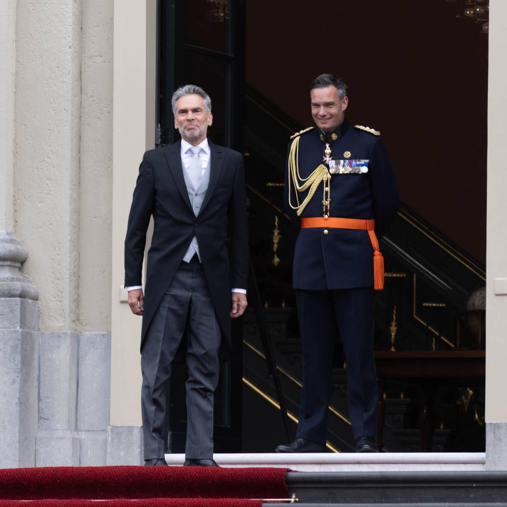 <span class="mln_uppercase_mln">El</span><b><span class="mln_uppercase_mln"> primer ministro neerlandés, Dick Schoof (i), en La Haya, Países Bajos, durante su juramento oficial el pasado 2 de julio de 2024. FOTO: Xinhua</span></b>