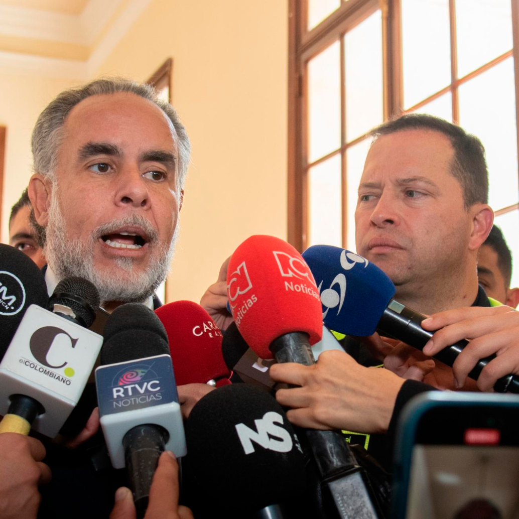 Benedetti (izquierda) y en general Triana (derecha) se comprometieron a reforzar la seguridad de todos los precandidatos con miras a las elecciones de 2026. FOTO: Prensa MinInterior