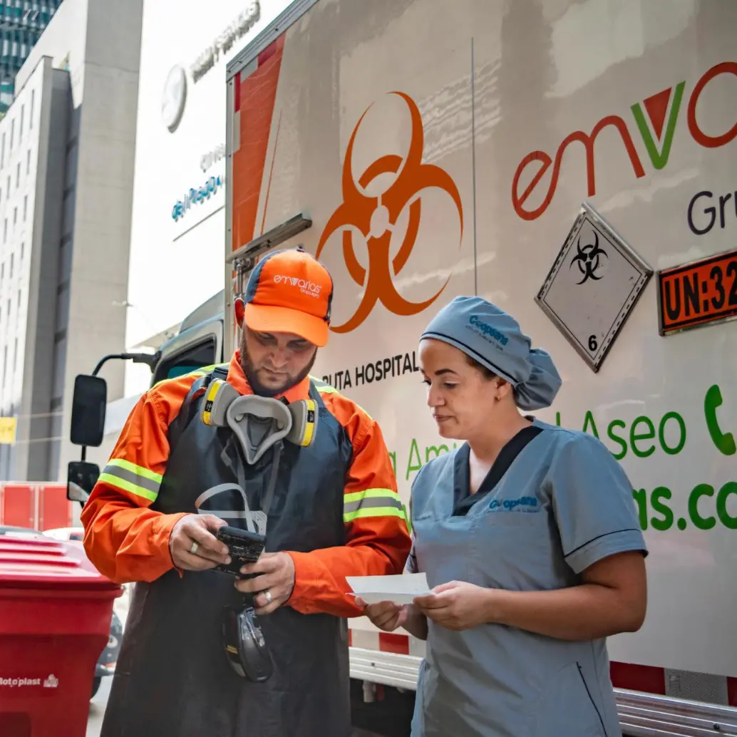 Solo durante 2025 la empresa registró 109 accidentes laborales asociados al contacto con elementos cortopunzantes y residuos considerados de riesgo biológico o mecánico. FOTO Emvarias.