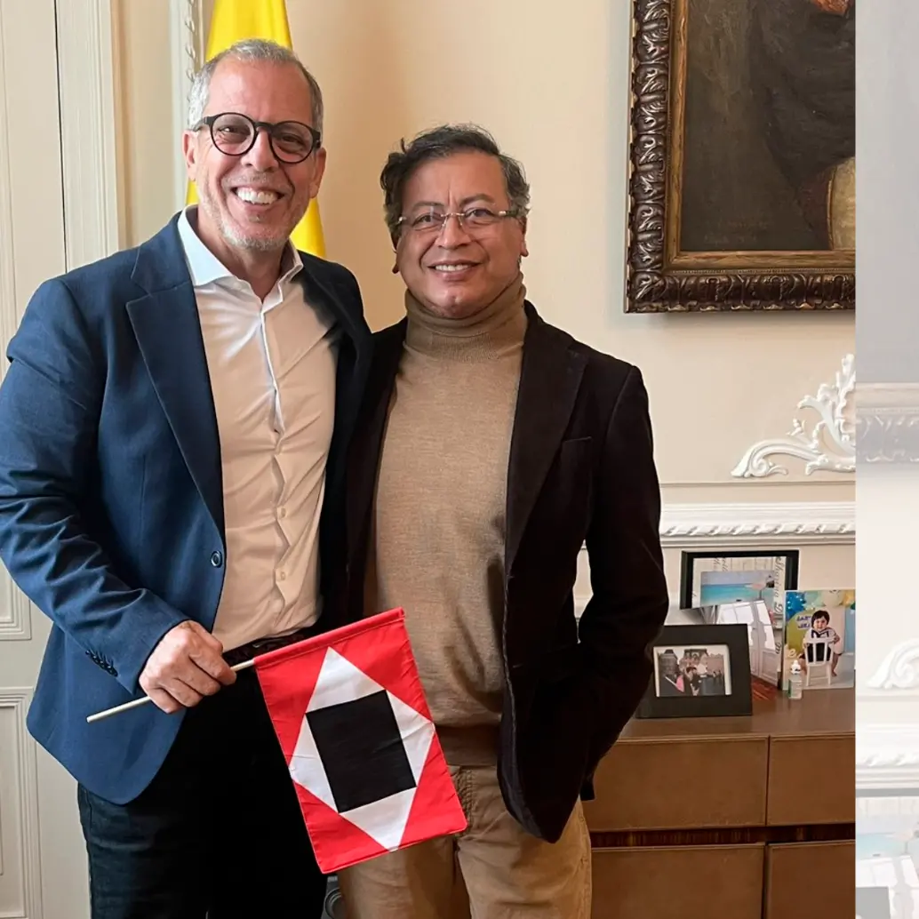 Saade divulgó un mensaje llamando a la Constituyente con una fotografía en la que aparece junto al presidente Gustavo Petro portando la bandera de la ‘Guerra a Muerte’ de Simón Bolívar. FOTO: X @alfredosaadev