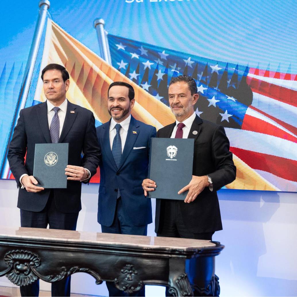 El presidente Abelardo de la Espriella acompañó la firma de los memorandos de entendimiento por parte del canciller Omar Bula y el secretario de Estado de EE. UU., Marco Rubio. Foto: Cancillería.