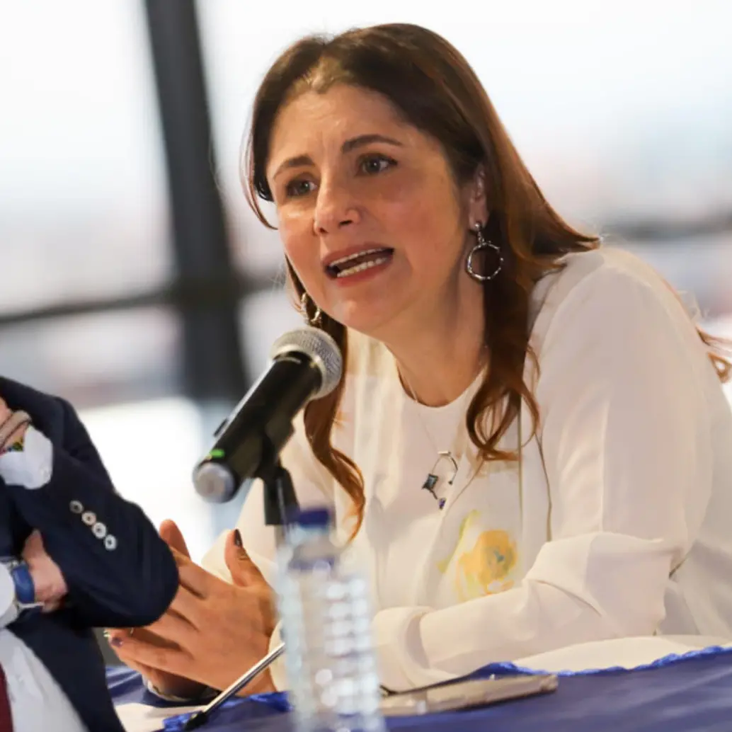 Gustavo Petro y la defensora del pueblo Iris Marín. Foto: Colprensa