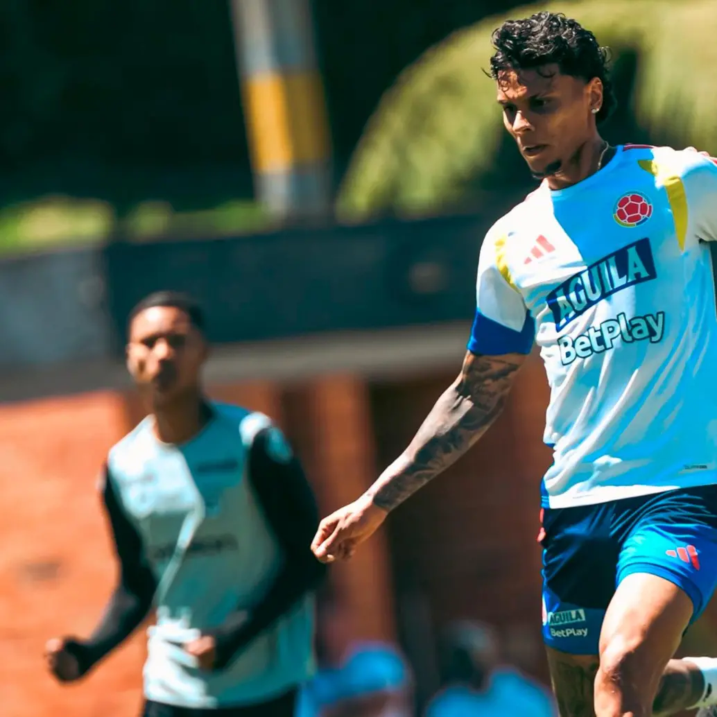 El antioqueño Richard Ríos, de 25 años, tuvo el miércoles su primer entrenamiento en el “campamento” de Colombia en Guarne. Foto: tomada del x de @AtleticoNacional