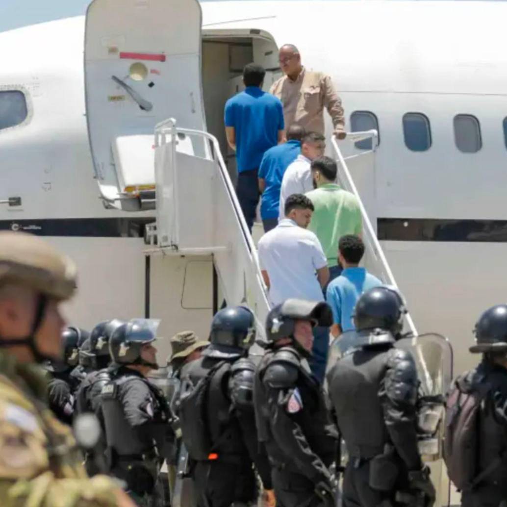 Fueron 252 los migrantes venezolanos deportados desde Estados Unidos y presos en El Salvador los que fueron enviados a Venezuela. FOTO: Xinhua- Presidencia de El Salvador