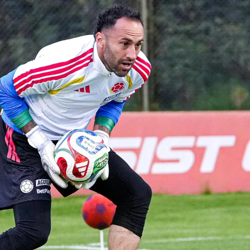 Con la mirada puesta en su tercera Copa del Mundo, el arquero David Ospina asumió el liderato en el inicio de los entrenamientos de la Selección Colombia en Bogotá. FOTO: FCF