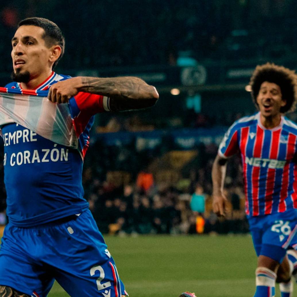 El lateral derecho colombiano Daniel Muñoz suma tres goles con el Crystal Palace inglés esta temporada. Foto: tomada del x de @CPFC