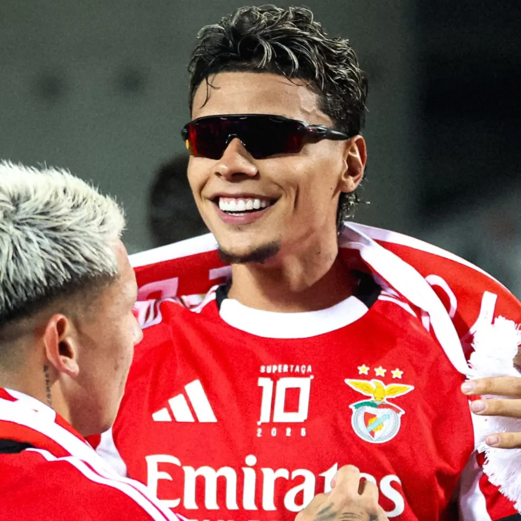Tras llegar a Benfica y jugar su segundo partido, el colombiano Richard Ríos se coronó campeón de la Supercopa de Portugal. FOTO: Redes sociales de Benfica
